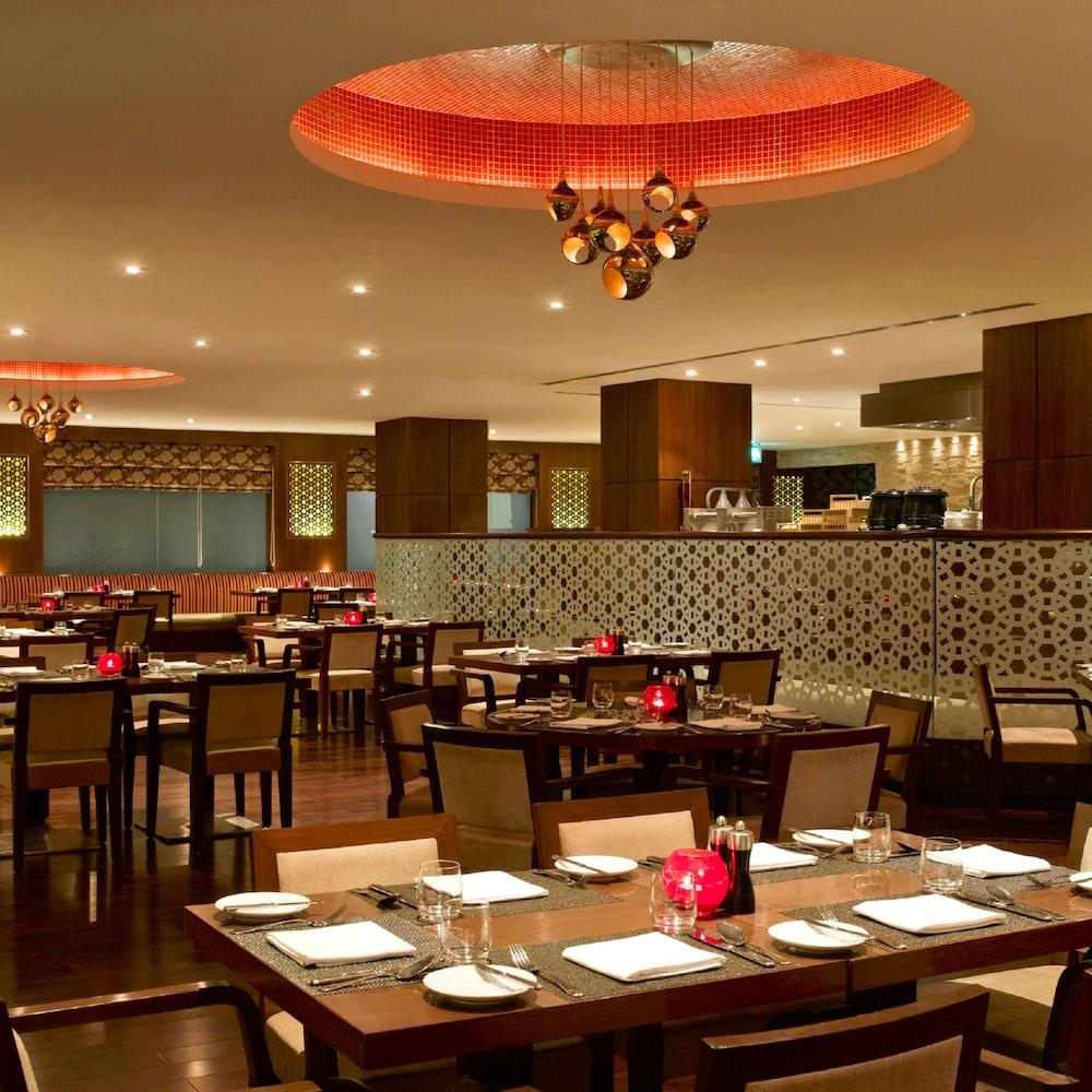 Hilton Garden Inn New Delhi/Saket Dış mekan fotoğraf