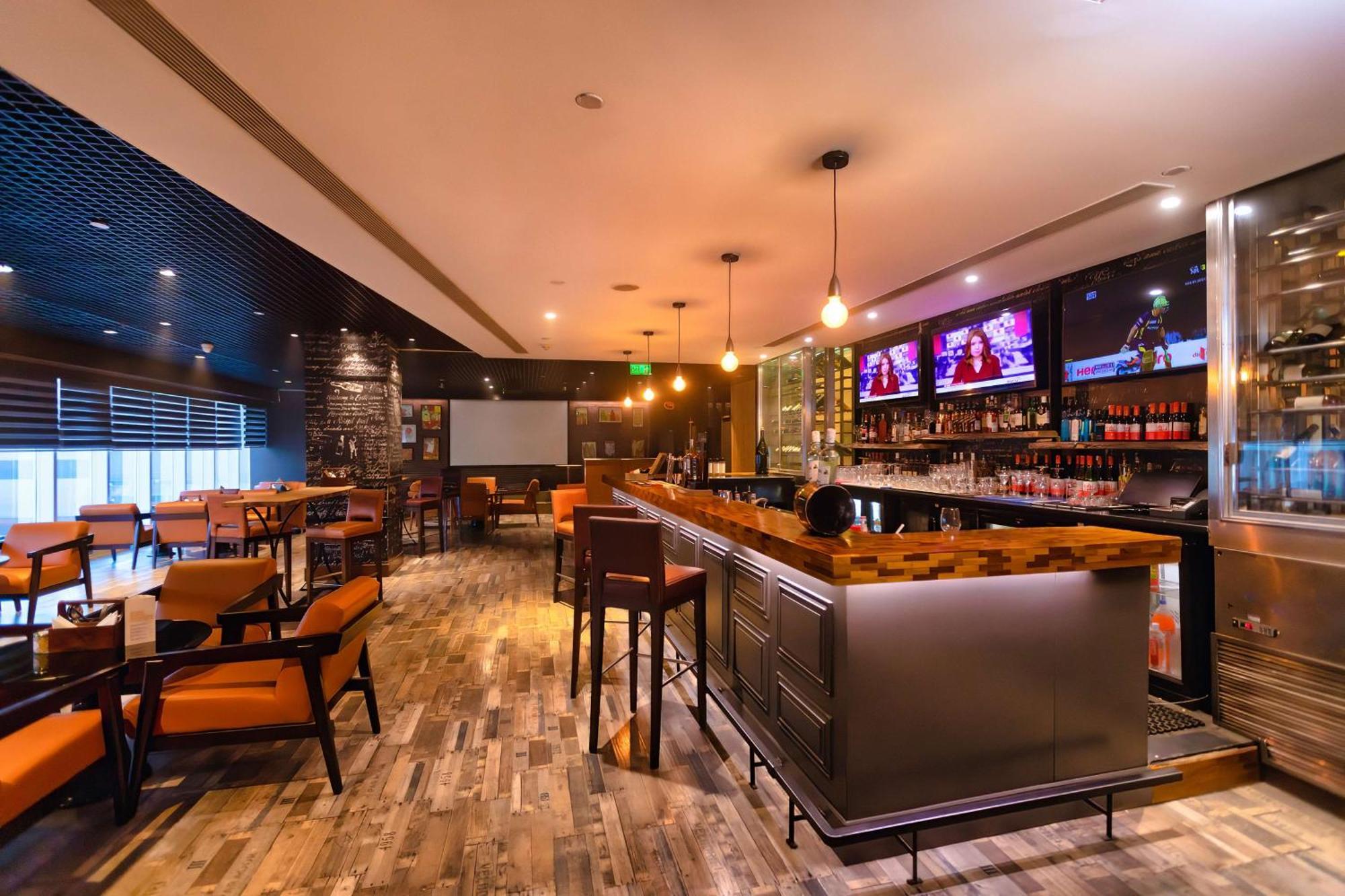 Hilton Garden Inn New Delhi/Saket Dış mekan fotoğraf