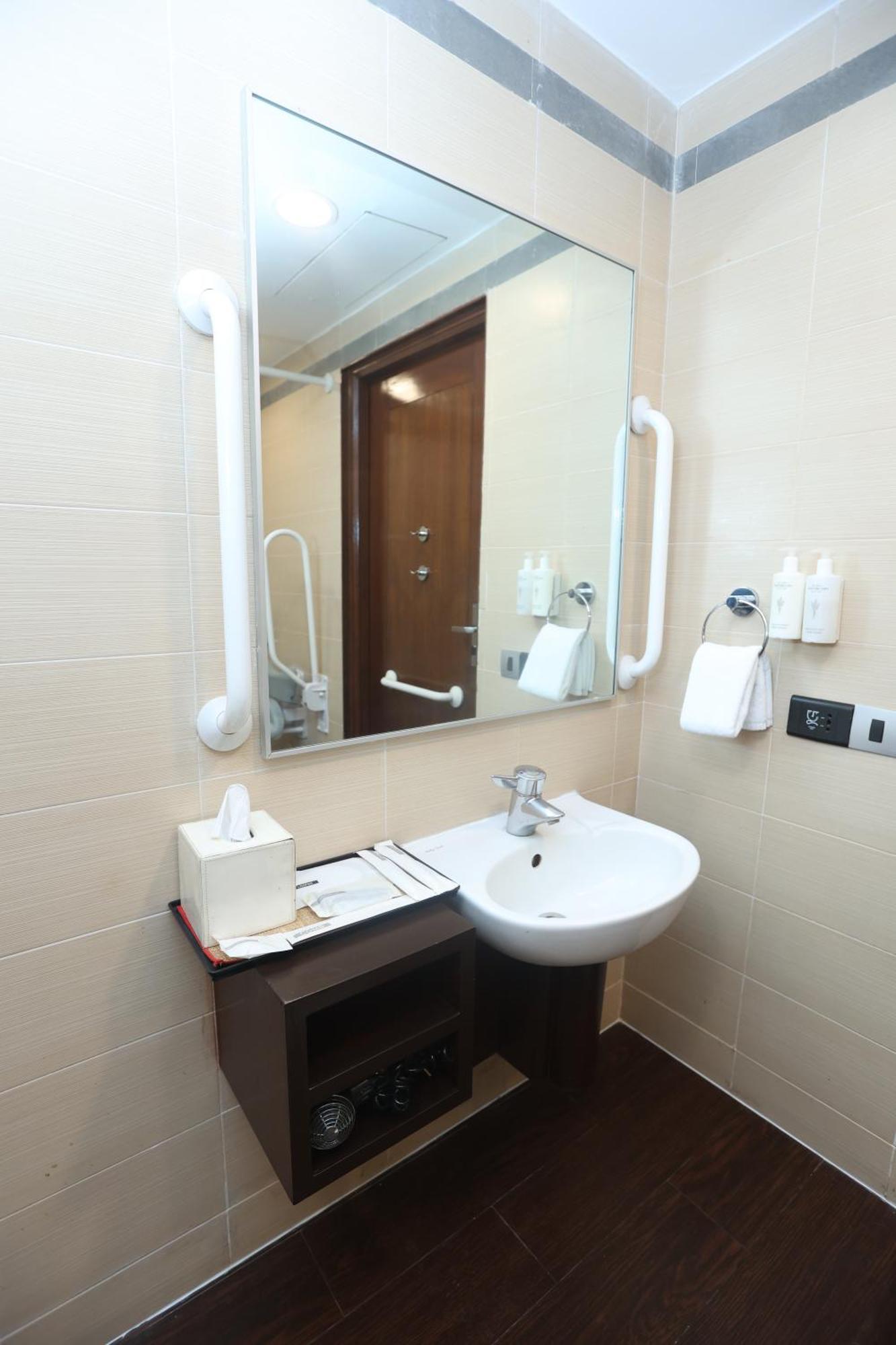 Hilton Garden Inn New Delhi/Saket Dış mekan fotoğraf