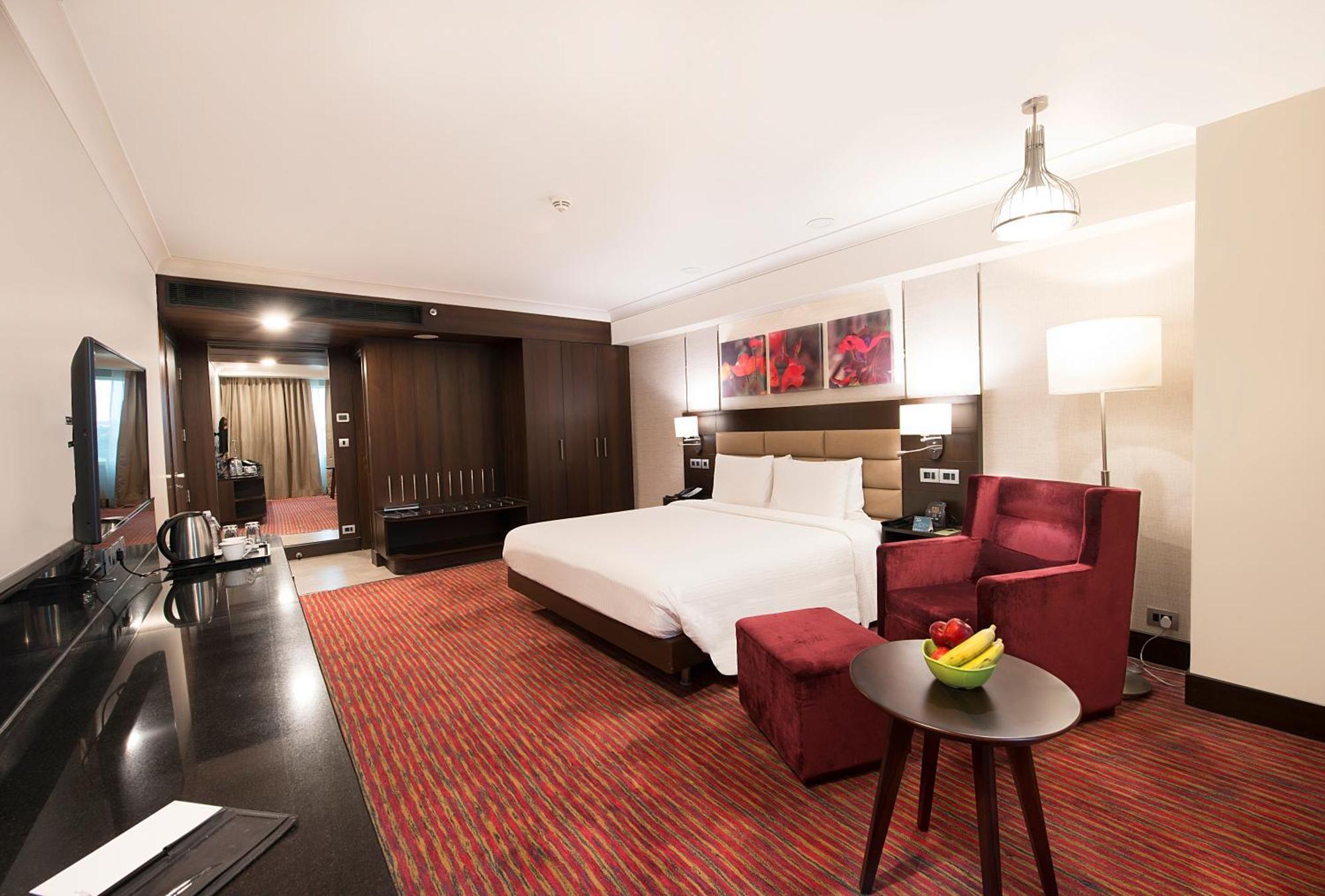 Hilton Garden Inn New Delhi/Saket Dış mekan fotoğraf