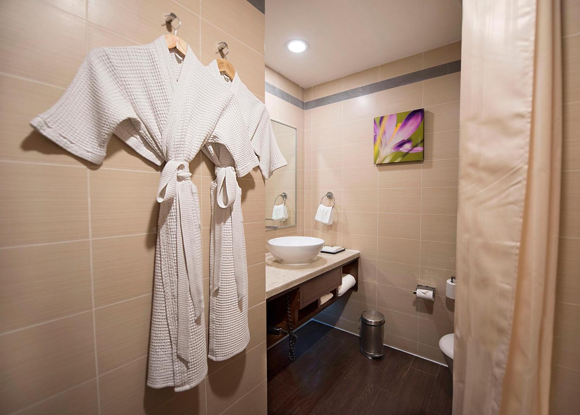 Hilton Garden Inn New Delhi/Saket Dış mekan fotoğraf