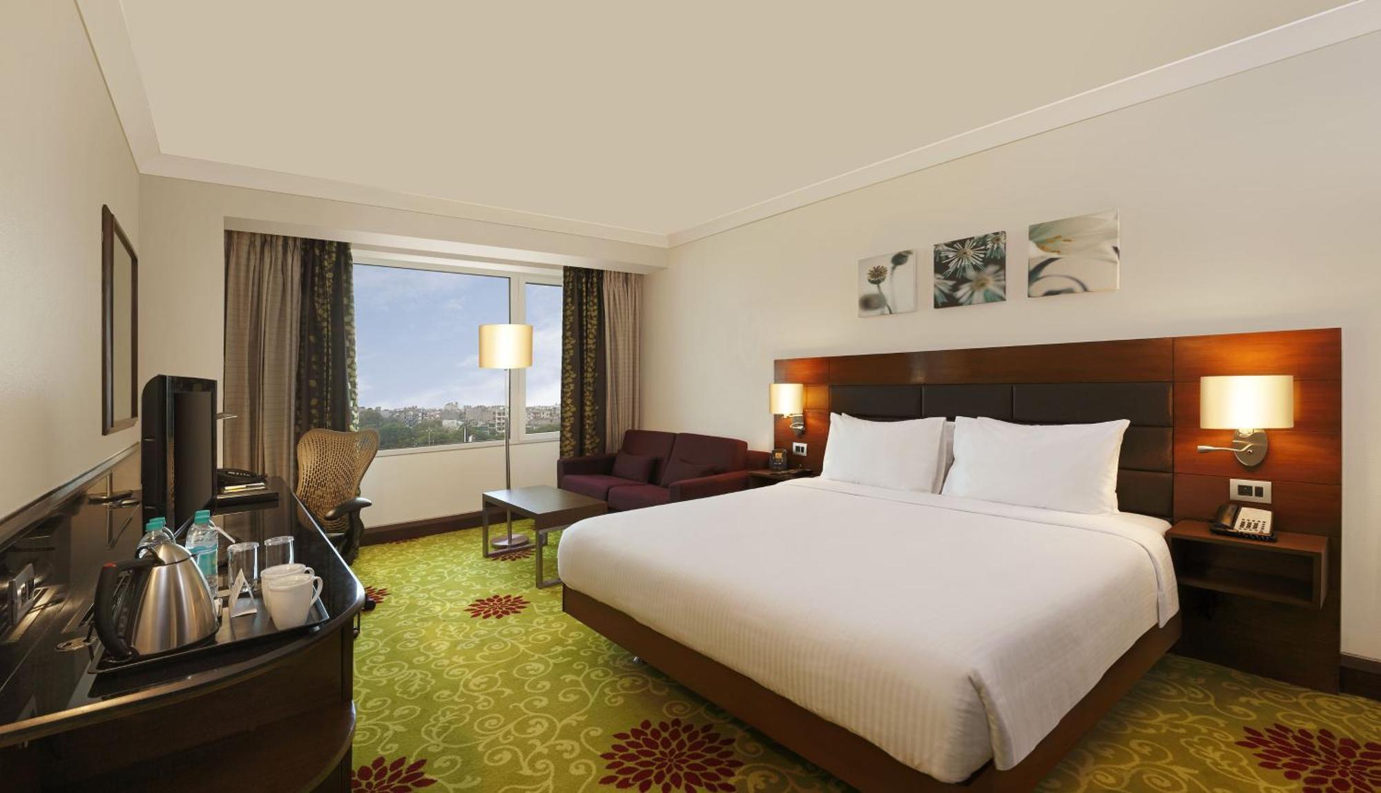 Hilton Garden Inn New Delhi/Saket Dış mekan fotoğraf
