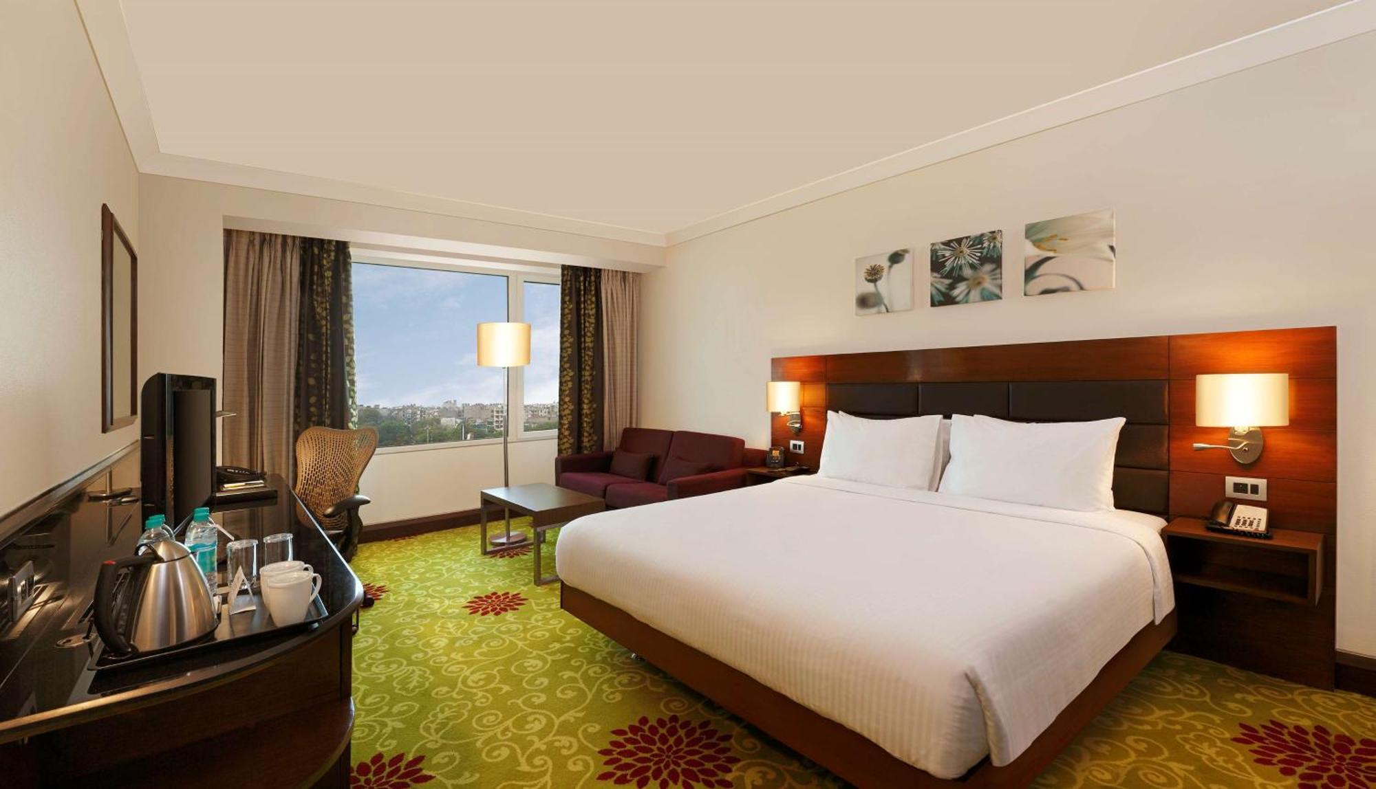 Hilton Garden Inn New Delhi/Saket Dış mekan fotoğraf