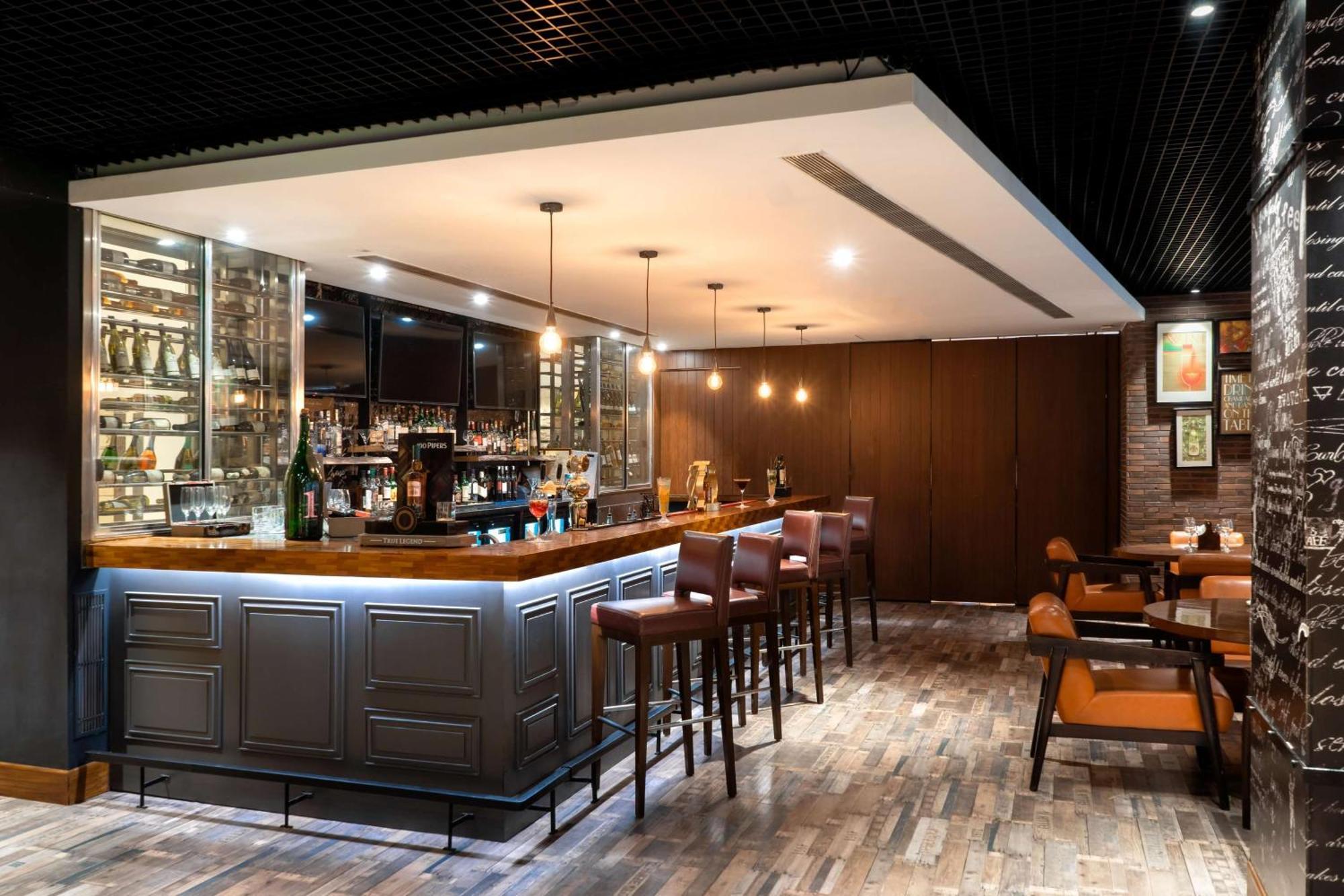 Hilton Garden Inn New Delhi/Saket Dış mekan fotoğraf