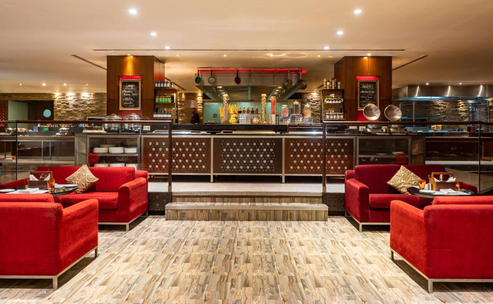 Hilton Garden Inn New Delhi/Saket Dış mekan fotoğraf