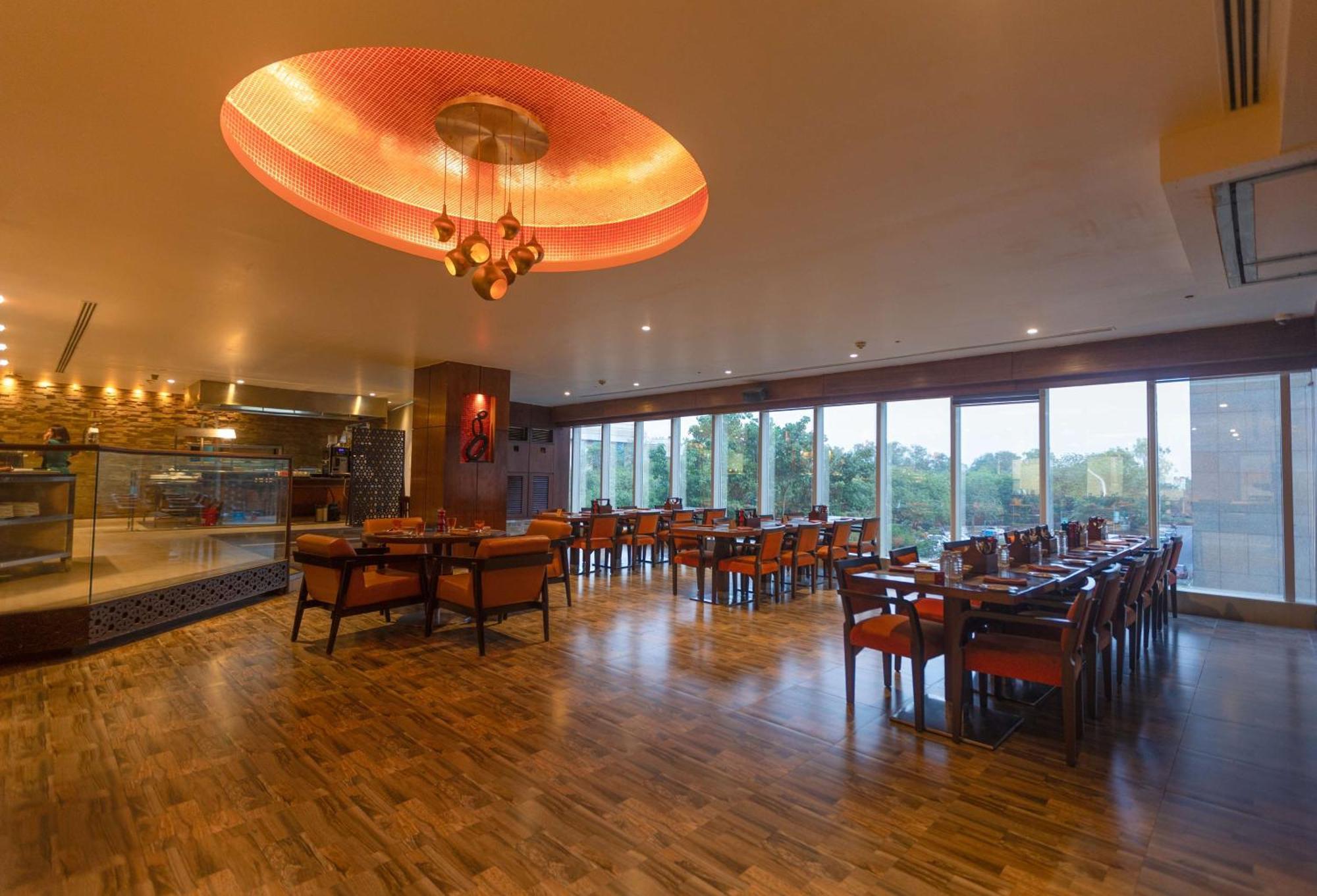 Hilton Garden Inn New Delhi/Saket Dış mekan fotoğraf