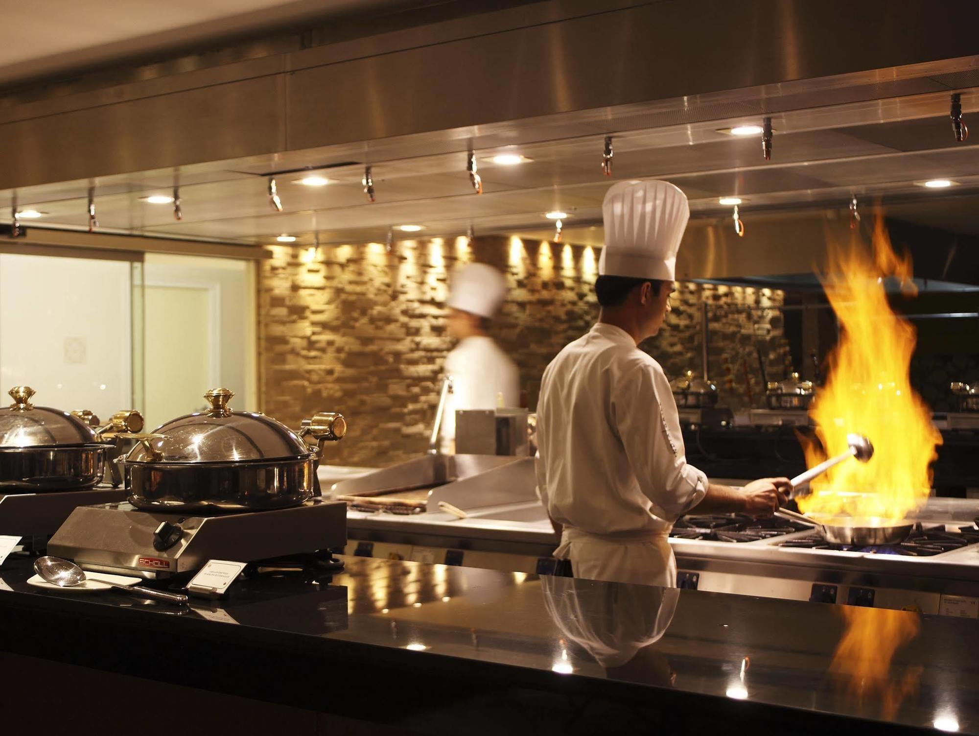 Hilton Garden Inn New Delhi/Saket Dış mekan fotoğraf