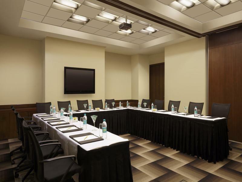 Hilton Garden Inn New Delhi/Saket Dış mekan fotoğraf