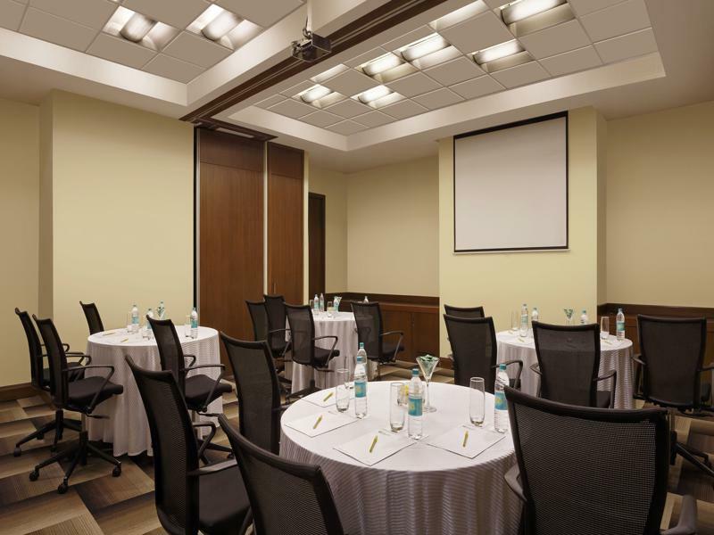 Hilton Garden Inn New Delhi/Saket Dış mekan fotoğraf